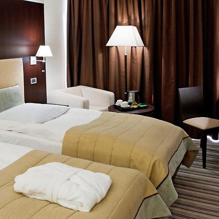 Premier Hotel Dnister Lviv Rom bilde