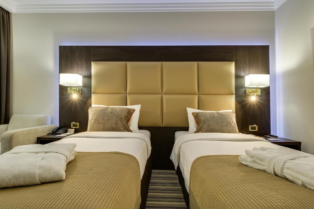 Premier Hotel Dnister Lviv Rom bilde