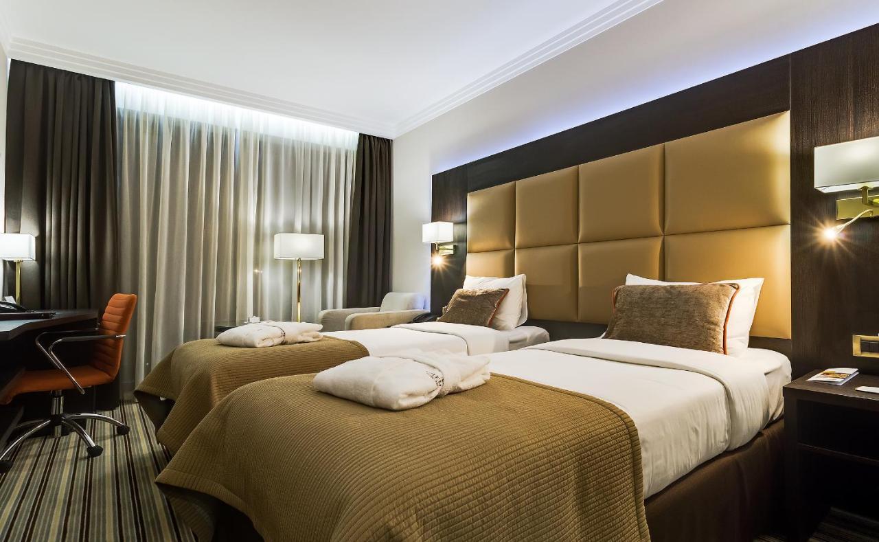Premier Hotel Dnister Lviv Eksteriør bilde