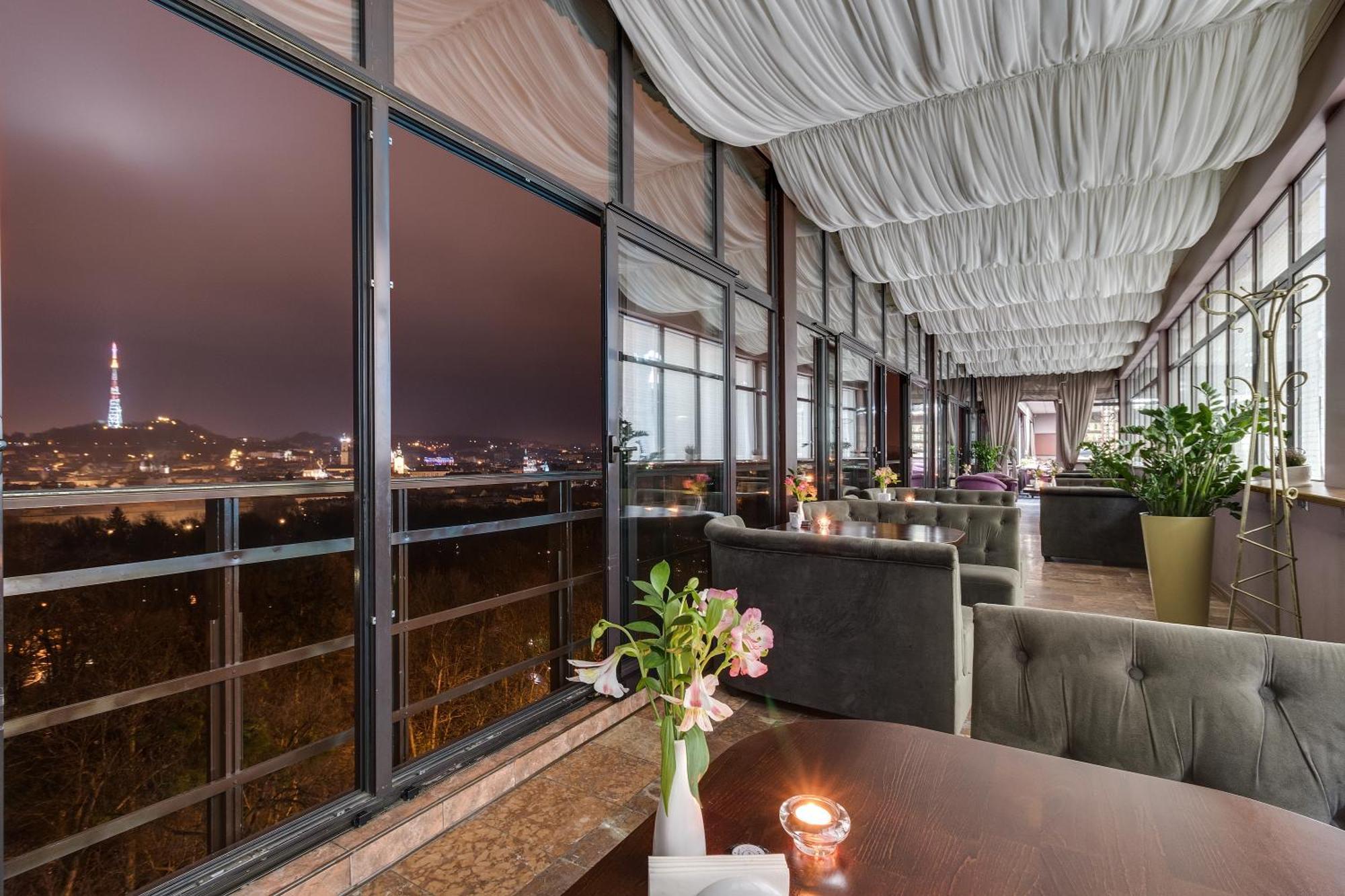 Premier Hotel Dnister Lviv Eksteriør bilde
