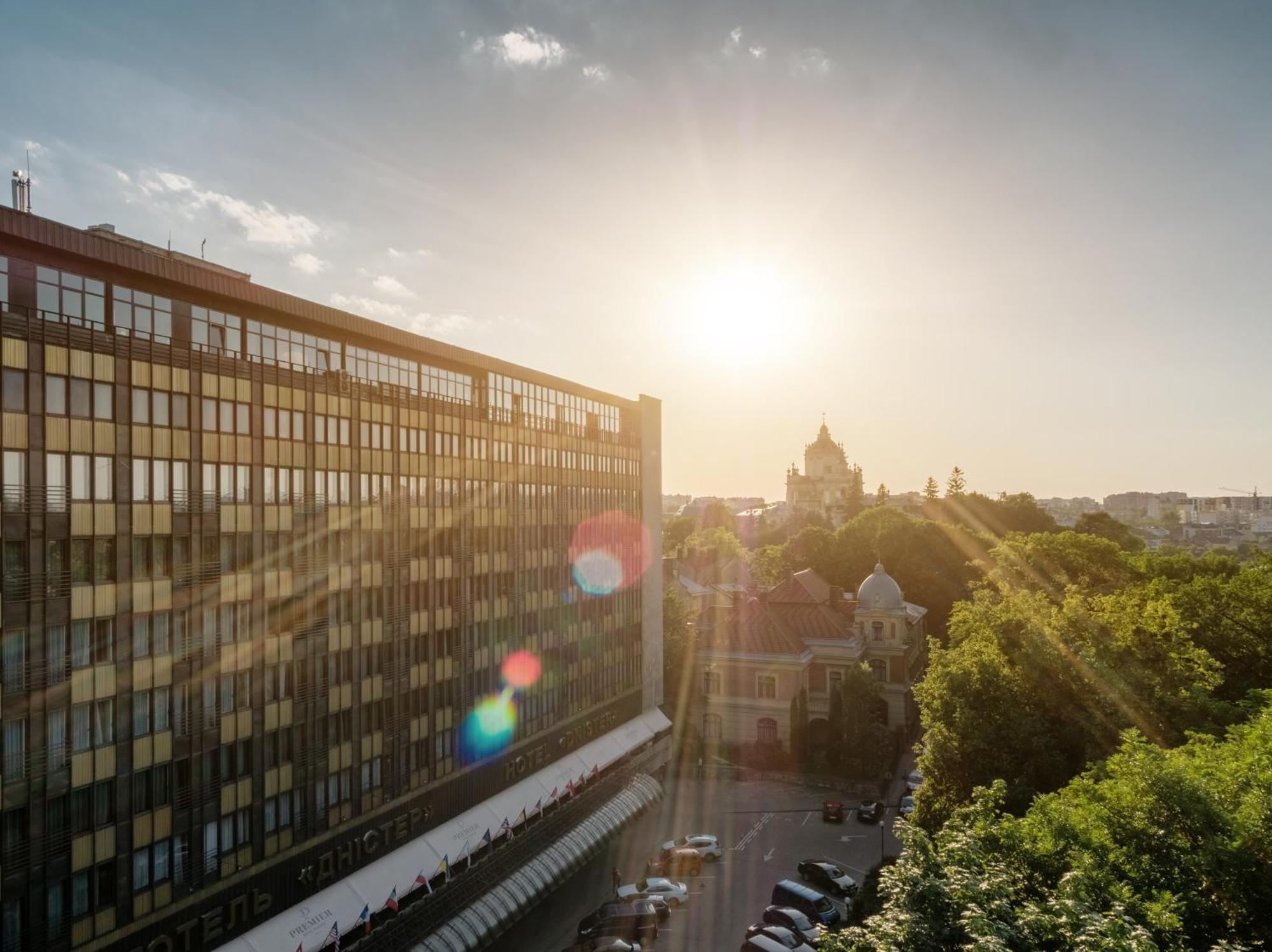 Premier Hotel Dnister Lviv Eksteriør bilde