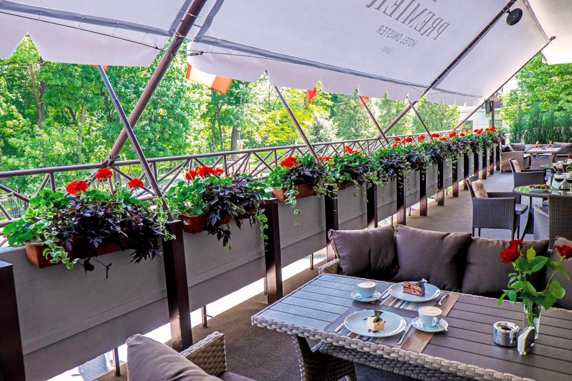 Premier Hotel Dnister Lviv Eksteriør bilde
