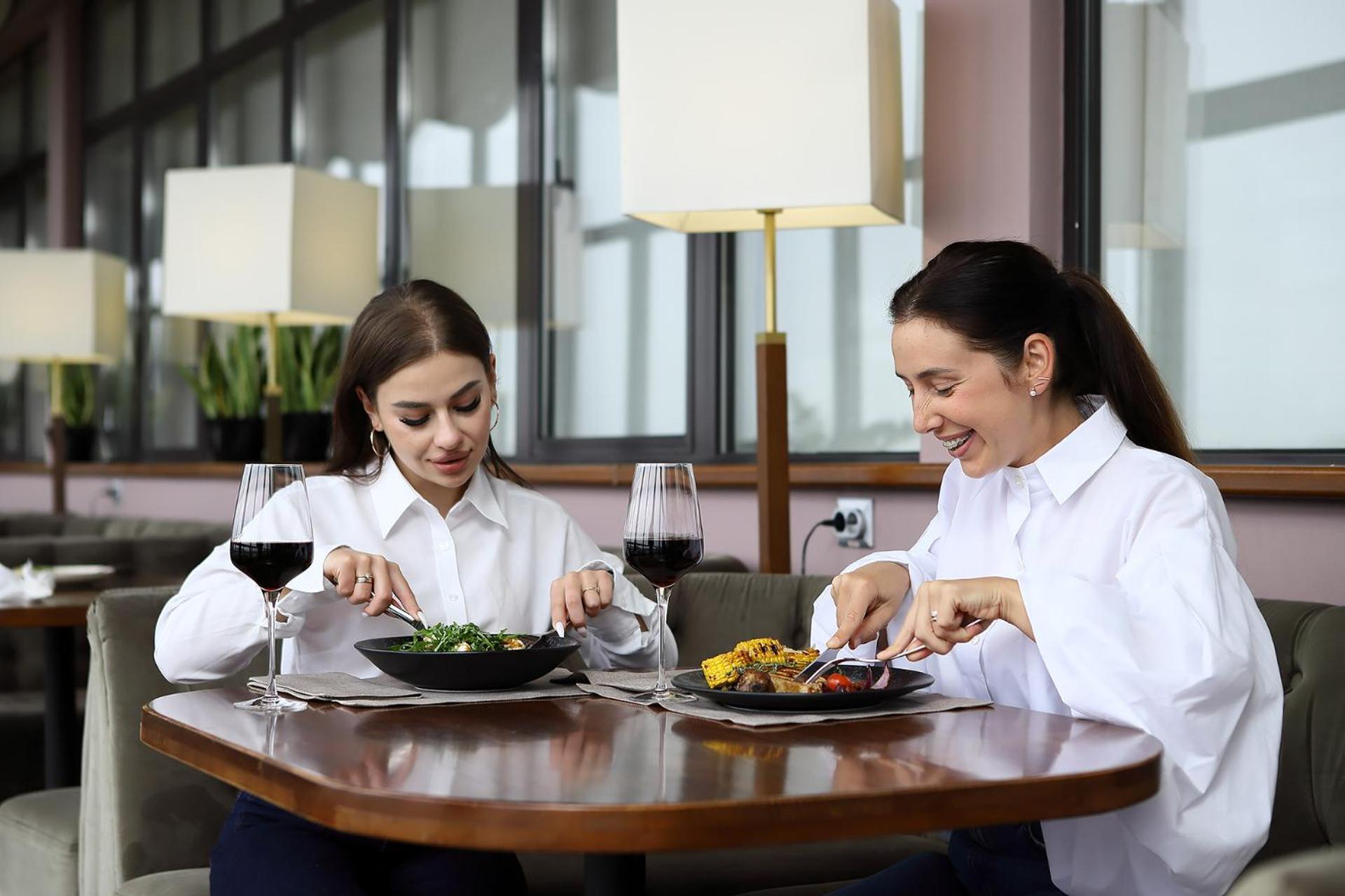 Premier Hotel Dnister Lviv Eksteriør bilde