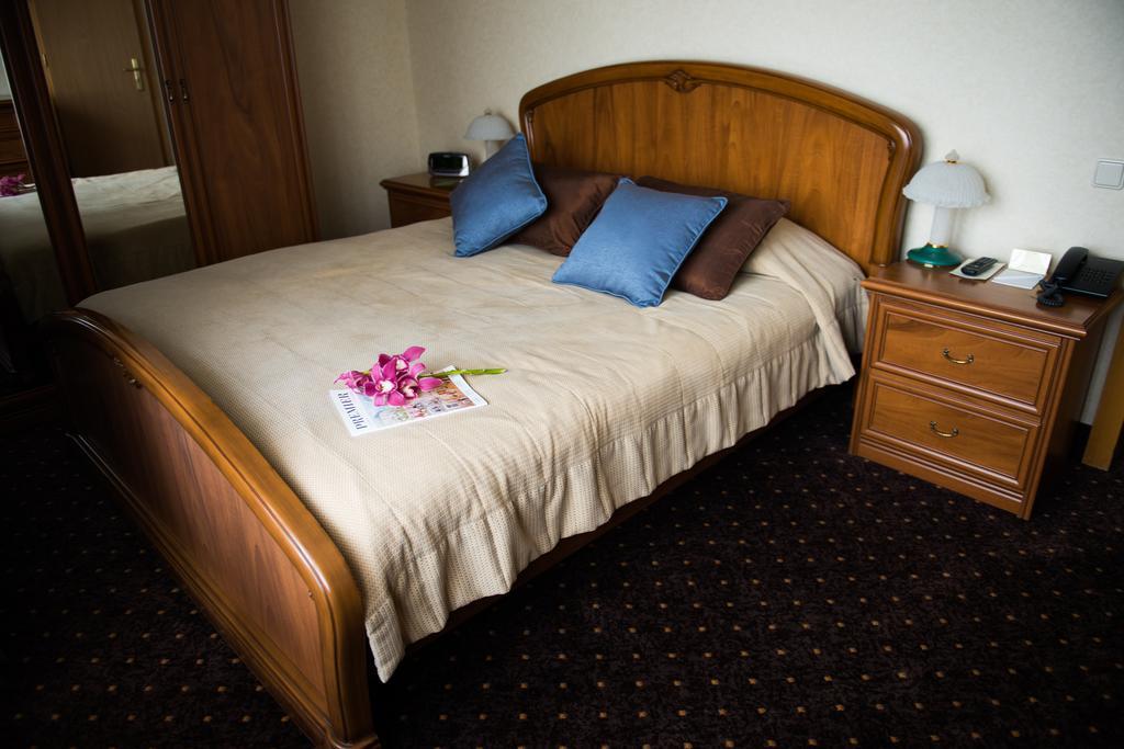 Premier Hotel Dnister Lviv Rom bilde