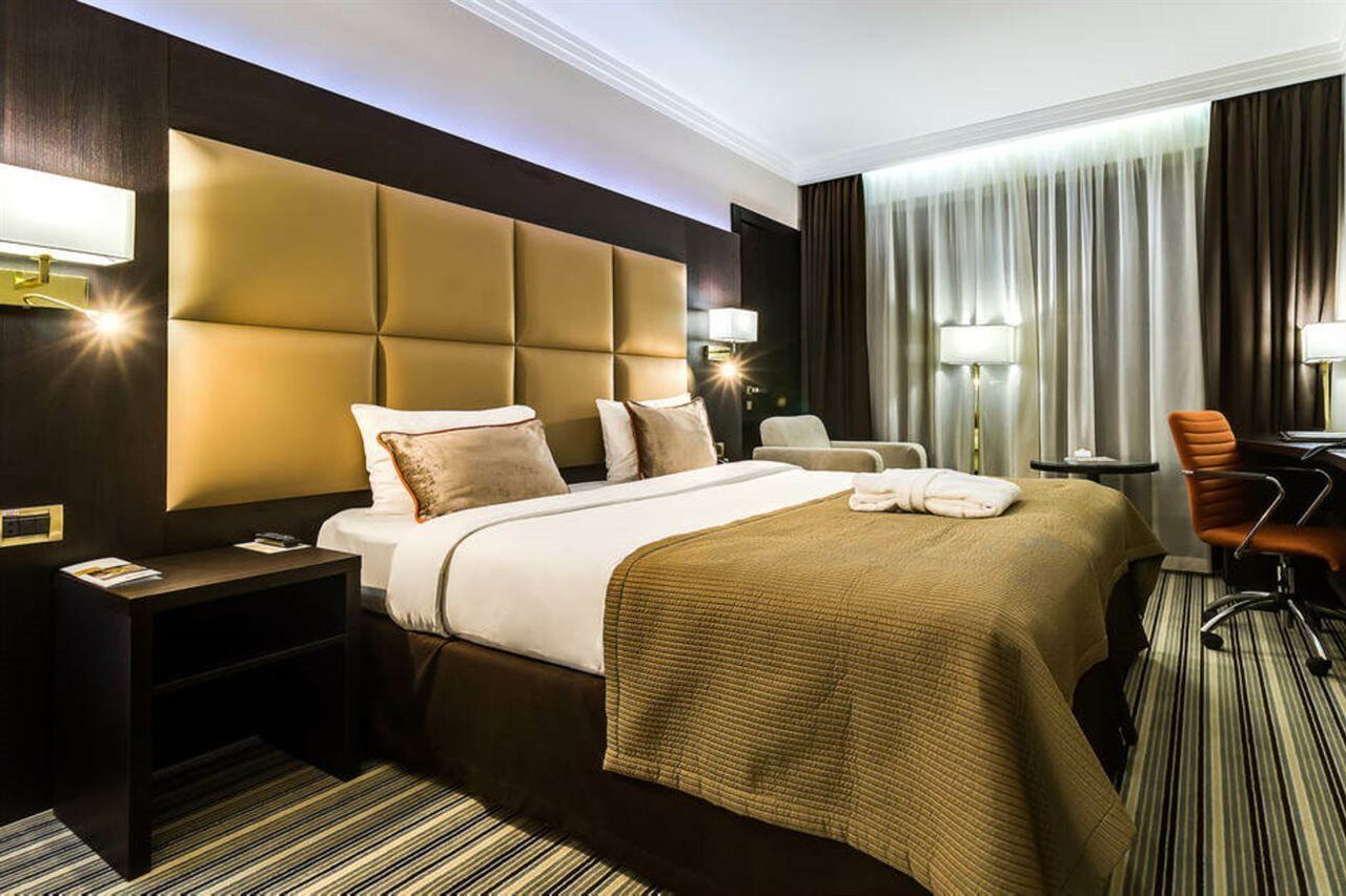 Premier Hotel Dnister Lviv Eksteriør bilde