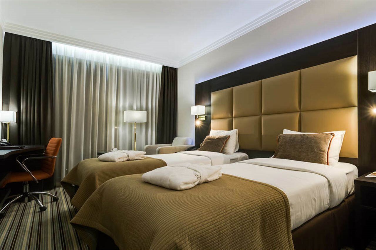Premier Hotel Dnister Lviv Eksteriør bilde